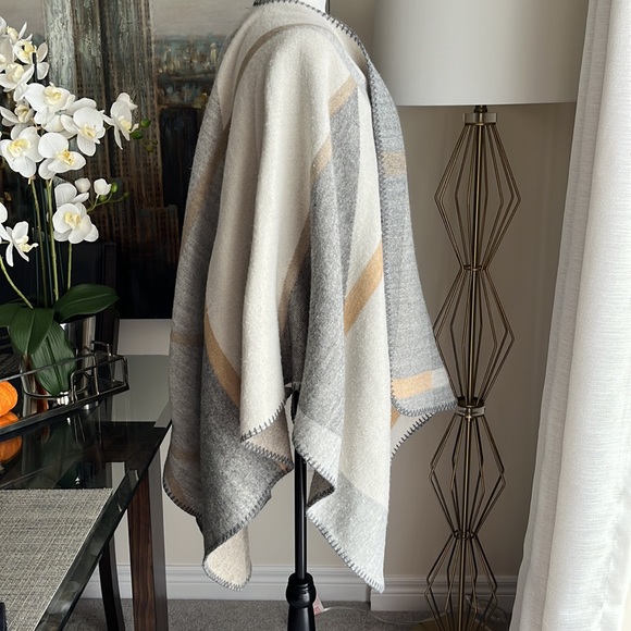 Roots Parksville wrap - Picture 8 of 16